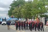 Unjuk rasa damai Federasi Serikat Pekerja Logam, Elektronik, dan Mesin (FSP LEM) SPSI, di Kantor Walikota Batam dan Gedung DPRD Batam, Batamcentre, Kamis (18/12/2025). Foto: Metrospoid