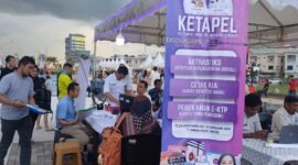 Disdukcapil Kota Batam gelar kegiatan gerakan aksi pelayanan gaspol lewat program Ketapel di Bazar Batamliciouz, Taman Pasific, Nagoya, Rabu (23/12/2025). 