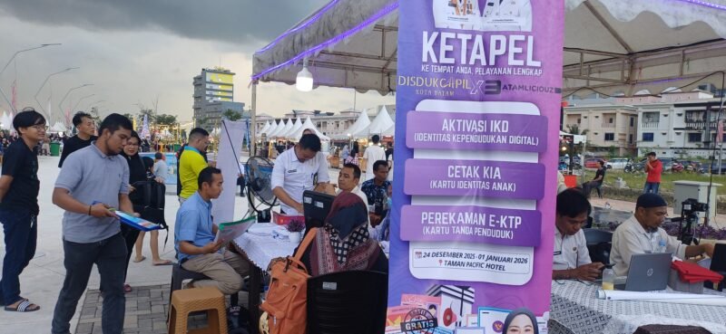 Disdukcapil Kota Batam gelar kegiatan gerakan aksi pelayanan gaspol lewat program Ketapel di Bazar Batamliciouz, Taman Pasific, Nagoya, Rabu (23/12/2025). 