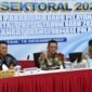 Gubernur Ansar Tekankan Penguatan Pengamanan dan Layanan Nataru
Gubernur Kepri, Ansar Ahmad memimpin Rakor Lintas Sektoral Operasi Lilin Seligi 2025 digelar di Mapolda Kepri, Rabu (18/12/2025). Foto: Diskomimfo Kepri