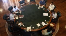 Presiden Republik Indonesia, Prabowo Subianto, menerima sejumlah menteri Kabinet Merah Putih dalam pertemuan terbatas di kediaman pribadinya di Hambalang, Bogor, Jawa Barat, Selasa (23/12/2025). Foto: BPMI Setpres