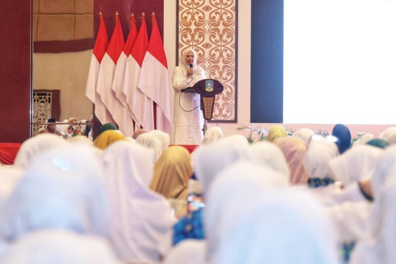 Ketua BKMT Kepri Gelar Dewi Kumalasari Ansar dalam Seminar Keluarga Sakinah, Soroti Tantangan Era Globalisasi di Aula Wan Seri Beni, Dompak, Tanjungpinang, Jumat (19/12/2025). Foto: Diskominfo Kepri