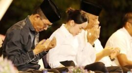 Doa Kebangsaan untuk para korban bencana alam di Aceh, Sumatera Utara, Sumatera Barat, serta erupsi Semeru. 


Doa bersama untuk korban bencana alam di Sumatera dan Sumeru di Dataran Engku Putri, Batam Centre, Selasa (2/12/2025) malam.(Diskominfo Batam)