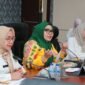 TP-PKK) Kota Batam, Erlita Amsakar, mengajak seluruh Organisasi Perangkat Daerah (OPD) dan camat se-Kota Batam untuk memperkuat sinergi dalam menyukseskan Peringatan Hari Ibu ke-97, Rabu (3/12).(DISKOMINFO BATAM)