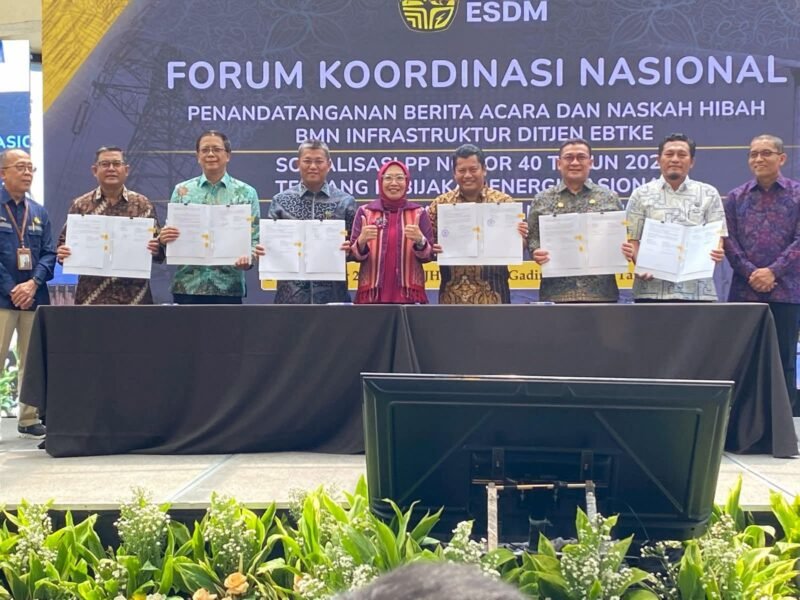 Penandatanganan BAST dan Naskah Hibah Barang Milik Negara (BMN) dari Kementerian Energi dan Sumber Daya Mineral (ESDM) RI di Banten, Rabu (3/12/2025).( DISKOMINFO BATAM)