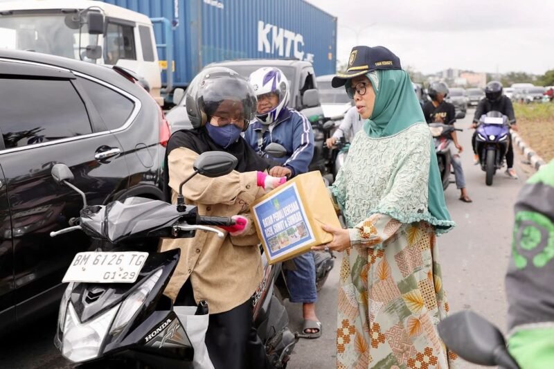 Aksi Penggalangan Dana Kemanusiaan bagi korban bencana di Aceh, Sumatera Utara, dan Sumatera Barat, di Simpang Gelael, Batamcentre, Sabtu (6/12/2025). Foto: DISKOMINFO BATAM