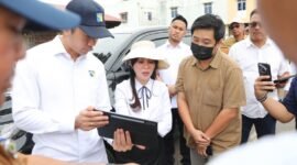 

Wakil Walikota Batam, Li Claudia Chandra, pninjauan lokasi TPS di Tanjung Buntung, Bengkong, Senin (8/12/2025). Foto: Diskomimfo Batam