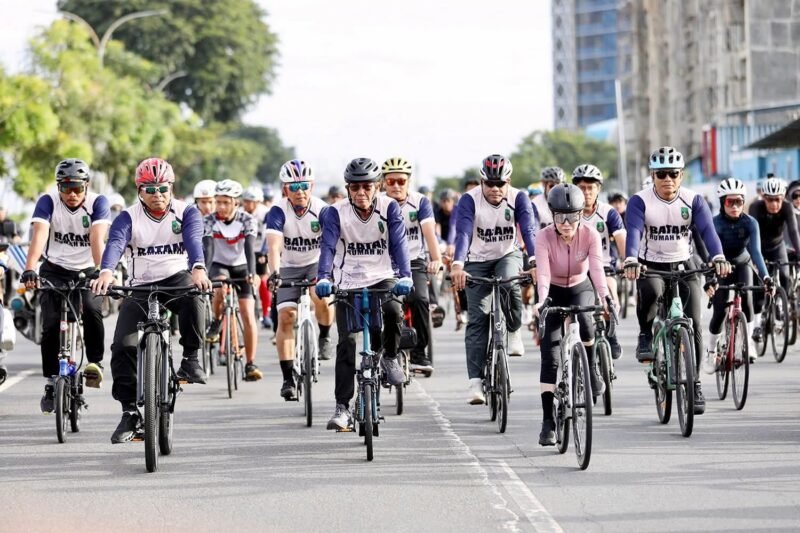 Kegiatan Batam Bersepeda yang digelar sebagai bagian dari rangkaian peringatan Hari Jadi Batam (HJB) ke-196, Kota Batam, Minggu (14/12/2025). Foto: Diskominfo Batam