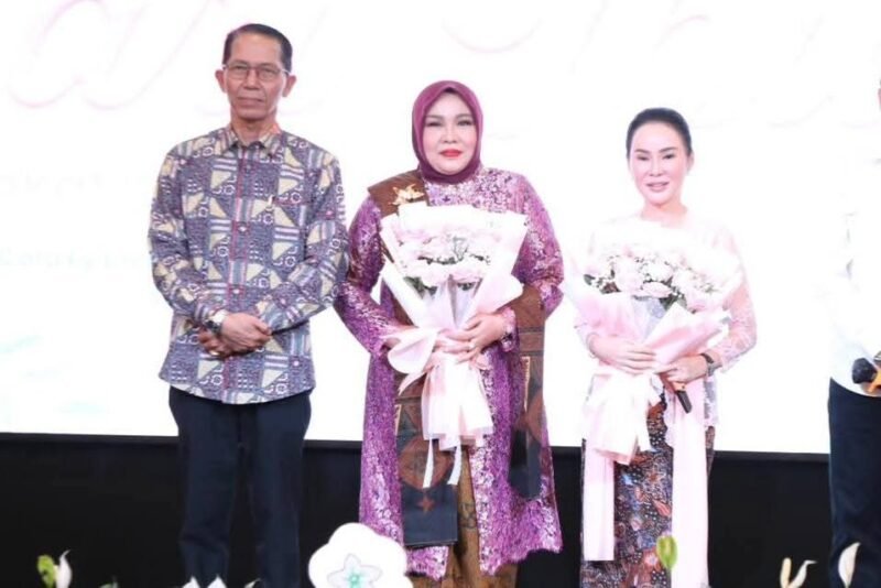 Peringati Hari Ibu ke-97 Tahun 2025 dengan penuh khidmat di Grand Galaxy Ballroom, Planet Holiday Hotel, Selasa (16/12/2025). Foto: Humas Diskominfo Batam