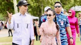 Wali Kota Batam Amsakar Achmad bersama Wakil Wali Kota Batam Li Claudia Chandra hadir di kegiatan Nostalgia Nongsa dalam rangka Hari Jadi Kota (HJB) Batam ke-196 di kawasan Nuvasa Bay, Palm Spring, Nongsa, Jumat (19/12/2025). Foto: Humas Diskominfo Batam