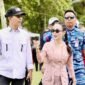 Wali Kota Batam Amsakar Achmad bersama Wakil Wali Kota Batam Li Claudia Chandra hadir di kegiatan Nostalgia Nongsa dalam rangka Hari Jadi Kota (HJB) Batam ke-196 di kawasan Nuvasa Bay, Palm Spring, Nongsa, Jumat (19/12/2025). Foto: Humas Diskominfo Batam