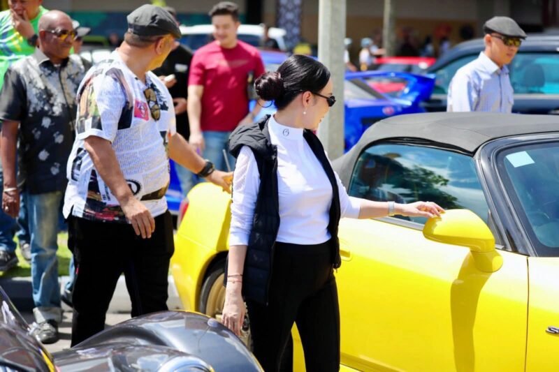Wali Kota Batam Amsakar Achmad bersama Wakil Wali Kota Batam Li Claudia Chandra menghadiri Batam Meetup Week 2025 yang berlangsung di K Square, Batamkota, Sabtu (20/12/2025). Foto: Humas Diskominfo Batam