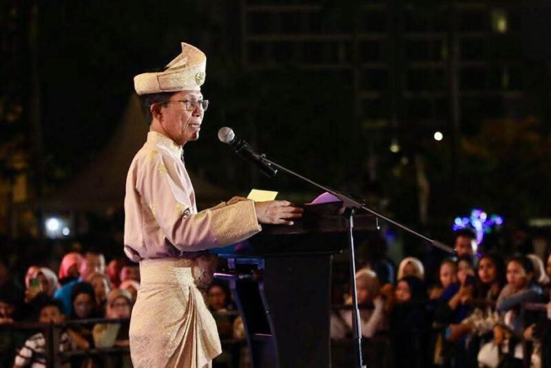 Wali Kota Batam Amsakar Achmad, saat malam puncak Hari Jadi Batam (HJB) di Dataran Engku Putri, Batamcentre, Sabtu (20/12/2025) malam.foto: Humas Diskominfo Batam
