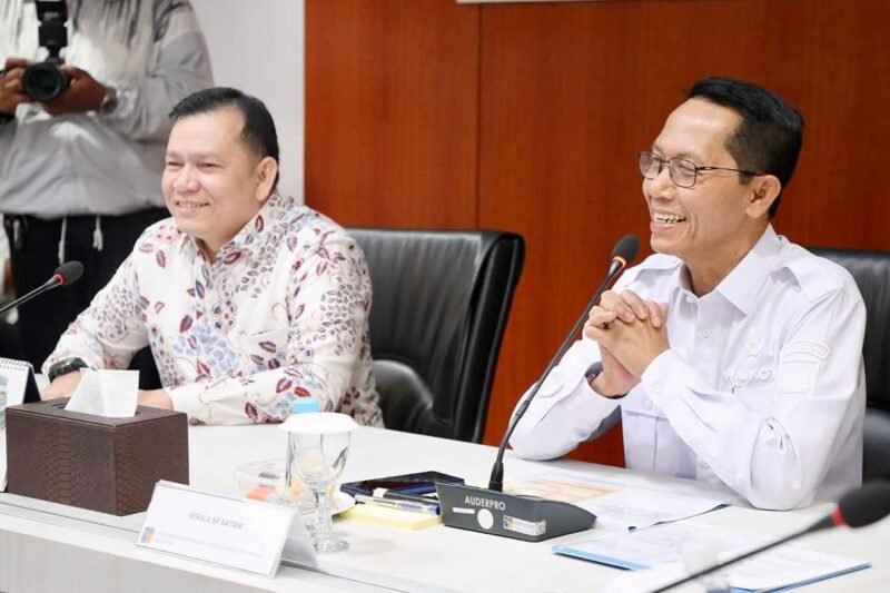 Rapat Koordinasi dan Diskusi Rencana Pelaksanaan Pilot Project Jargas di Kota Batam, yang dipimpin Wali Kota Batam Amsakar Achmad di Gedung Marketing Centre BP Batam, Senin (22/12/2025). Foto: Humas Diskominfo Batam