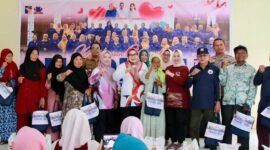 Ketua TP-PKK Kota Batam, Erlita Amsakar, bersama para pengurus TP-PKK Batam memperingati Hari Ibu 2025 dengan bersilaturahmi ke  Kecamatan Bulang dan Galang, Senin (22/12/2025). Foto: Humas Diskominfo Batam