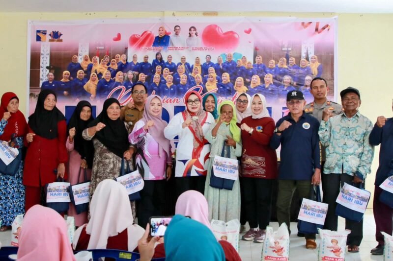 Ketua TP-PKK Kota Batam, Erlita Amsakar, bersama para pengurus TP-PKK Batam memperingati Hari Ibu 2025 dengan bersilaturahmi ke  Kecamatan Bulang dan Galang, Senin (22/12/2025). Foto: Humas Diskominfo Batam