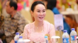 Wakil Wali Kota Batam sekaligus Wakil Kepala BP Batam, Li Claudia Chandra, meraih Wonder Mom Award 2025 pada peringatan Hari Ibu Nasional. Foto: istimewa