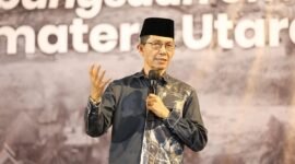 Wali Kota Batam sekaligus Kepala BP Batam Amsakar Achmad mengajak umat muslim di Kota Batam untuk hadir di Majelis Zikir Rasulullah SAW dan Haul Akbar, di Masjid Agung Batamcentre, Minggu (28/12/2025). Foto: Humas Diskominfo Batam