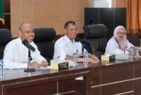 Sekda Kota Batam, Firmansyah, pada Rapat Percepatan Penurunan Stunting atau Rembuk Stunting Kota Batam di Kantor Wali Kota Batam, Rabu (24/12/2025), kemarin. Foto: Humas Diskominfo Batam