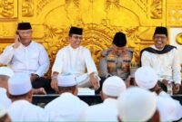 Wali Lota Batam, Amsakar Achmad, menghadiri Haul Akbar Batam ke-16 yang digelar Majelis Zikir Al-Khidmah di Masjid Agung Raja Hamidah, Batamcentre, Minggu (28/12/2025). Foto: Humas Diskominfo Batam