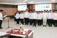 Wako Batam Amsakar Achmad lantik Ketua dan Pengurus Lembaga Pengembangan Tilawatil Quran (LPTQ) Kota Batam masa bakti 2025–2030 di Kantor Wali Kota Batam, Selasa (30/12/2025).Foto: Humas Diskominfo Batam