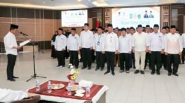 Wako Batam Amsakar Achmad lantik Ketua dan Pengurus Lembaga Pengembangan Tilawatil Quran (LPTQ) Kota Batam masa bakti 2025–2030 di Kantor Wali Kota Batam, Selasa (30/12/2025).Foto: Humas Diskominfo Batam