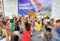 Posko Dukungan Psikososial Kemkomdigi yang berada di halaman Dinas Pendidikan Kabupaten Tapteng, Sabtu (6/12/2025), tampak riuh oleh suasana tawa dan kekompakan anak-anak. Foto: Untung Sutomo/InfoPublik-KPM Kemkomdigi.