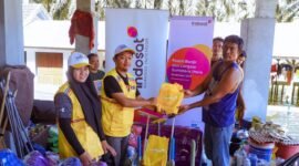 Indosat menyalurkan bantuan kepada para korban banjir dan longsor di Kecamatan Tanjung Pura, Kabupaten Langkat, Sumut, Selasa (2/12/2025). 