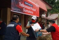 Pemulihan layanan telekomunikasi di wilayah Kabupaten Aceh Tamiang pasca bencana hidrometeorologi yang terjadi sejak akhir November lalu, Kamis (11/12/2025). Foto: Telkomsel