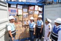 PT PELNI (Persero) melepas pengiriman barang bantuan yang dihimpun dari masyarakat melalui kantor cabang PELNI untuk korban bencana banjir di Sumatra pada Jumat (12/12/2025). Foto: PT Pelni