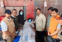 Presiden RI, Prabowo Subianto, meninjau langsung lokasi terdampak dan mengunjungi Posko Kesehatan Pegadaian Peduli di Kuala Simpang, Jumat (12/12/2025). Foto: Pegadaian