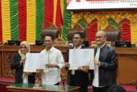 Rapat paripurna laporan Pansus Pembahasan Ranperda Kota Layak Anak sekaligus Pengambilan Keputusan, di Ruang Sidang Utama DPRD Kota Batam, Senin (15/12/2025. Foto: Istimewa