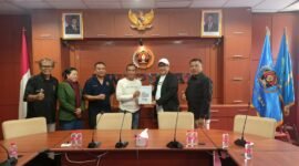 PWI Pusat sambut gembira rencana Agus Bagjana Dewan Pembina PWI Batam jelajah 13 negara, dukungan tersebut disampaikan Sekretaris Jenderal PWI Pusat, Zulmansyah Sekedang, Rabu (17/12/2025) di Kantor PWI Pusat, Jakarta. Foto: istimewa