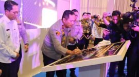 Polda Kepri bekerja sama dengan Pemko Batam resmi meluncurkan kurikulum Pendidikan Lalu Lintas dan Pojok Lalu Lintas untuk sekolah tingkat SD–SMP, di Harris Hotel Batamcentre, Rabu (17/12/2025). Foto: Humas Polda Kepri