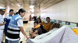 Direksi. Direktur Utama PELNI, Tri Andayani, melakukan pemantauan ke atas Kapal Motor (KM) Nggapulu saat sandar di Pelabuhan Bintang 99 Persada, Batam, Kamis (18/12/2025). Foto: Pelni 