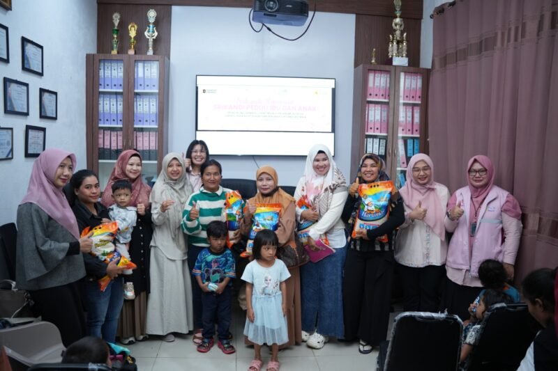 Srikandi PT PLN Batam, menggelar giat di Puskesmas Botania, Kota Batam, Rabu (17/12/2025) kemarin. Foto: PLN Batam