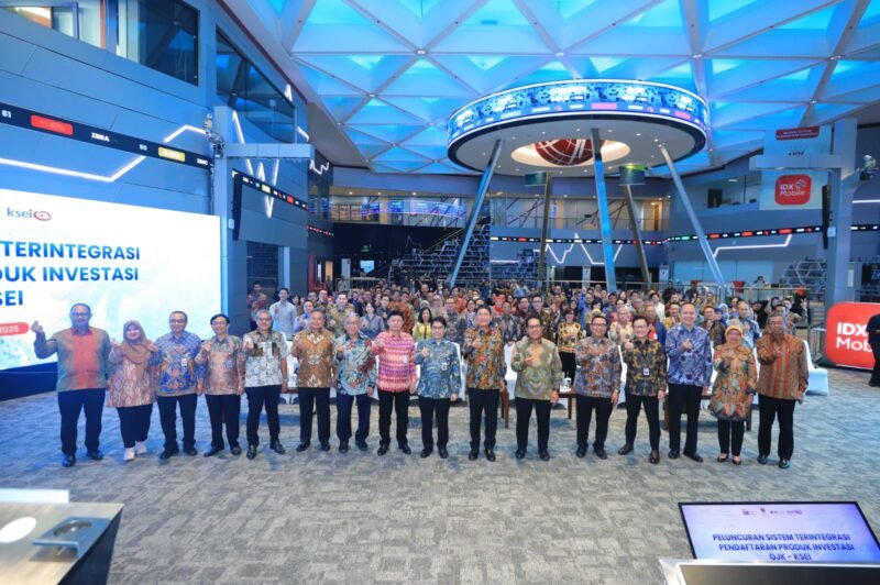 Peluncuran Sistem Terintegrasi Pendaftaran Produk Investasi OJK-KSEI” di Main Hall Bursa Efek Indonesia (BEI) Jakarta, Senin (22/12/2025). Foto: OJK