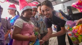 Jelang perayaan Natal, Indosat Ooredoo Hutchison (Indosat atau IOH) menghadirkan program Indosat Berbagi Kasih, untuk menebarkan kehangatan bagi anak-anak dari komunitas rentan. Foto: Indosat