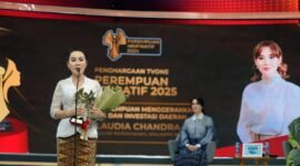 Wakil Kepala BP Batam, Li Claudia Chandra, meraih dua penghargaan bergengsi pada Peringatan Hari Ibu Nasional, Senin (22/12/2025). Foto: BP Batam