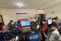 Komdigi Nezar Patria bersama jajaran TelkomGroup meninjau STO Kuala Simpang, Kabupaten Aceh Tamiang, Rabu (24/12/2025). TelkomGroup