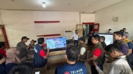 Komdigi Nezar Patria bersama jajaran TelkomGroup meninjau STO Kuala Simpang, Kabupaten Aceh Tamiang, Rabu (24/12/2025). TelkomGroup