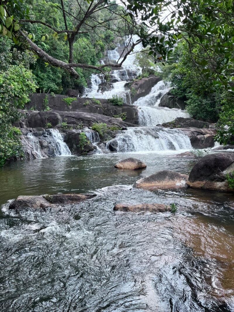 Air Terjun Temburun, atau air terjun tujuh tingkat, berdiri megah di Desa Batu Belah,  Siantan, Tarempa, Kepulauan Anambas, Kepri