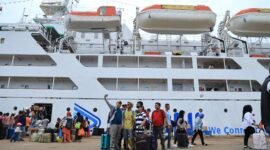 Penumpang di Pelabuhan Bintang 99 Persada, Batuampar, Kota Batam, waktu lalu. Foto: Istimewa