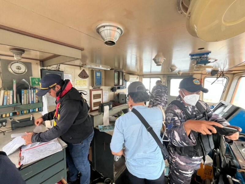 KM Polo, kapal tanpa awak yang ditemukan terdampar di perairan Pulau Pekajang (Cibia), Kabupaten Lingga, Kepulauan Riau, Sabtu (27/12/2025). Foto: Istimewa