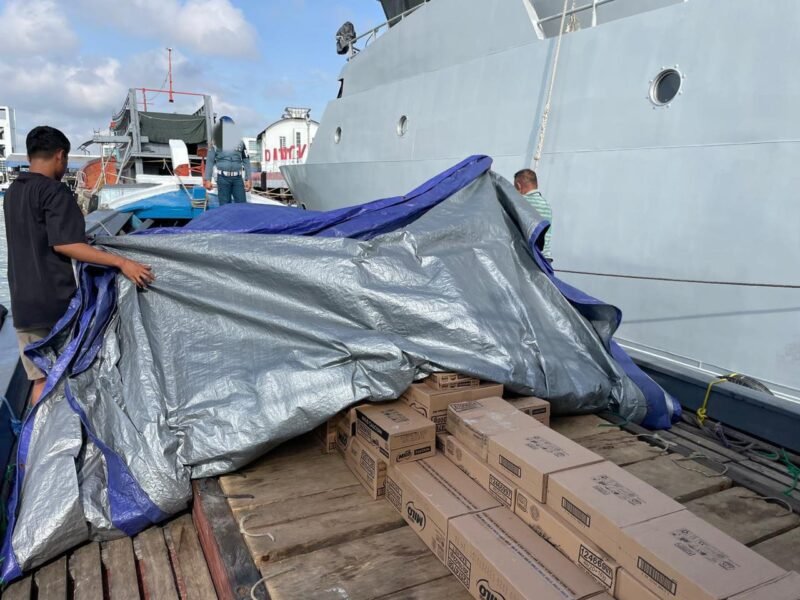 TNI AL Amankan Kapal Bermuatan Kayu dan Narkotika di Perairan Karimun. Jumat (26/12/2025). Foto: istimewa