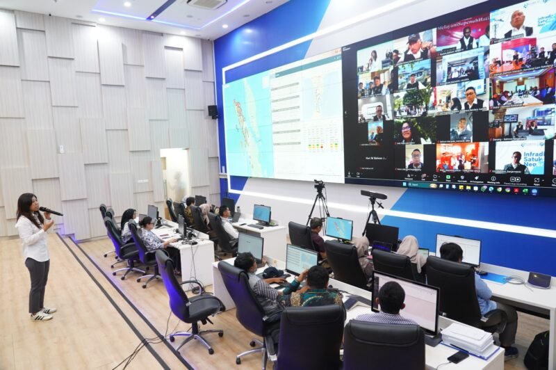 Menteri Komunikasi dan Digital Meutya Hafid dalam kegiatan monitoring Posko Nataru di Kantor Kementerian Komdigi, Jakarta Pusat, Selasa (30/12/2025). Foto: Infopublik