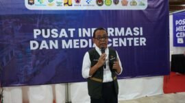Menteri Koordinator Bidang Pembangunan Manusia dan Kebudayaan Pratikno saat memberikan keterangan pers terkait perkembangan pemulihan pascabencana tiga provinsi Sumatra di Pusat Informasi dan Media Center Penanggulangan Bencana Kementerian Komdigi di Banda Aceh, Kamis (25/12/2025). Foto: InfoPublik

