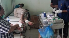 Warga terdampak bencana Sumatra tengah mendapatkan pengobatan di fasilitas layanan kesehatan/Foto: Kemenkes