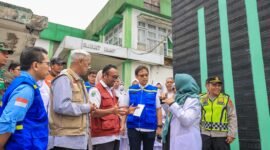 Menkes Budi Gunadi Sadikin Budi Gunadi Sadikin saat meninjau wilayah terdampak di Bener Meriah. Foto: Kemenkes