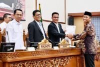 Rapat Paripurna Rancangan Peraturan Daerah (Ranperda) tentang Lembaga Adat Melayu (LAM) Kota Batam di Ruang Utama DPRD Batam, Rabu (21/1/2026). Foto: Istimewa